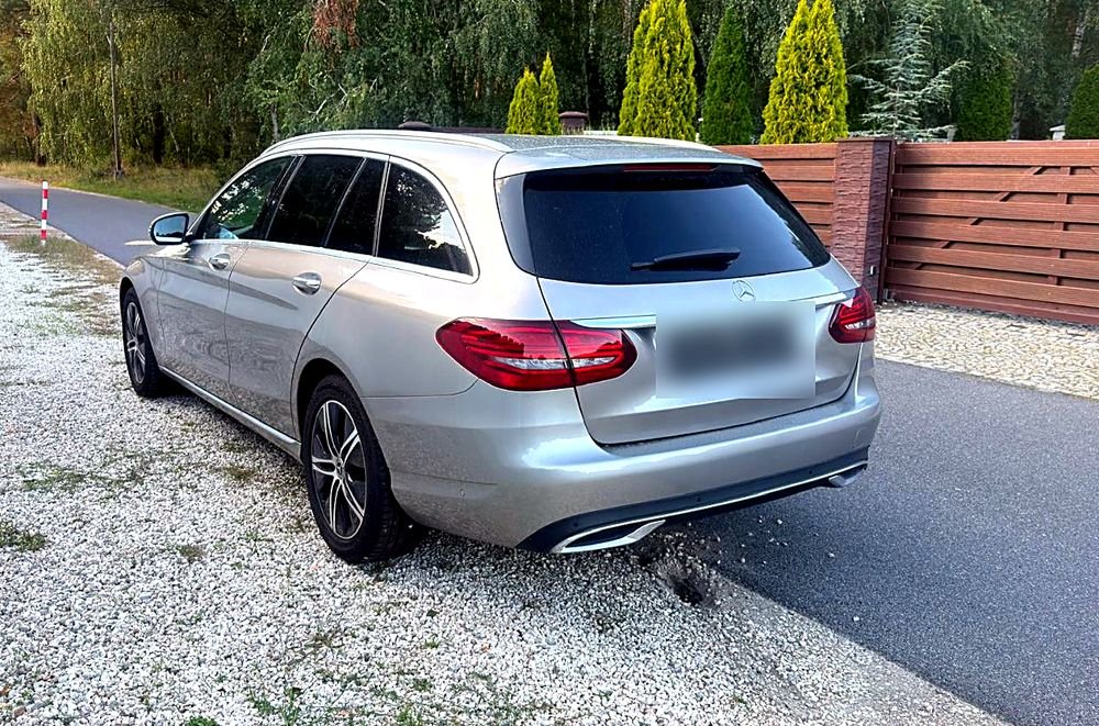 Grand coffre du VTC Cergy, Mercedes Classe C break vue arrière